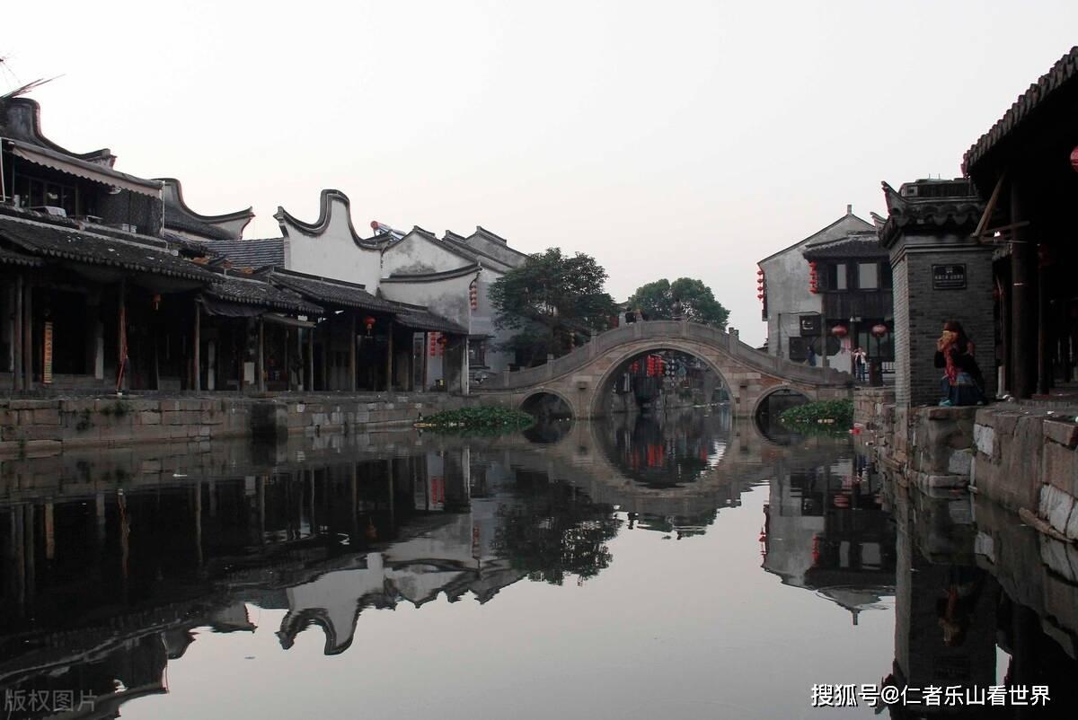 碧水源(300070.SZ)目前自主研发生产的海水淡化反渗透膜产品与国际一流品牌相比，其性能已经处于同一水平上
